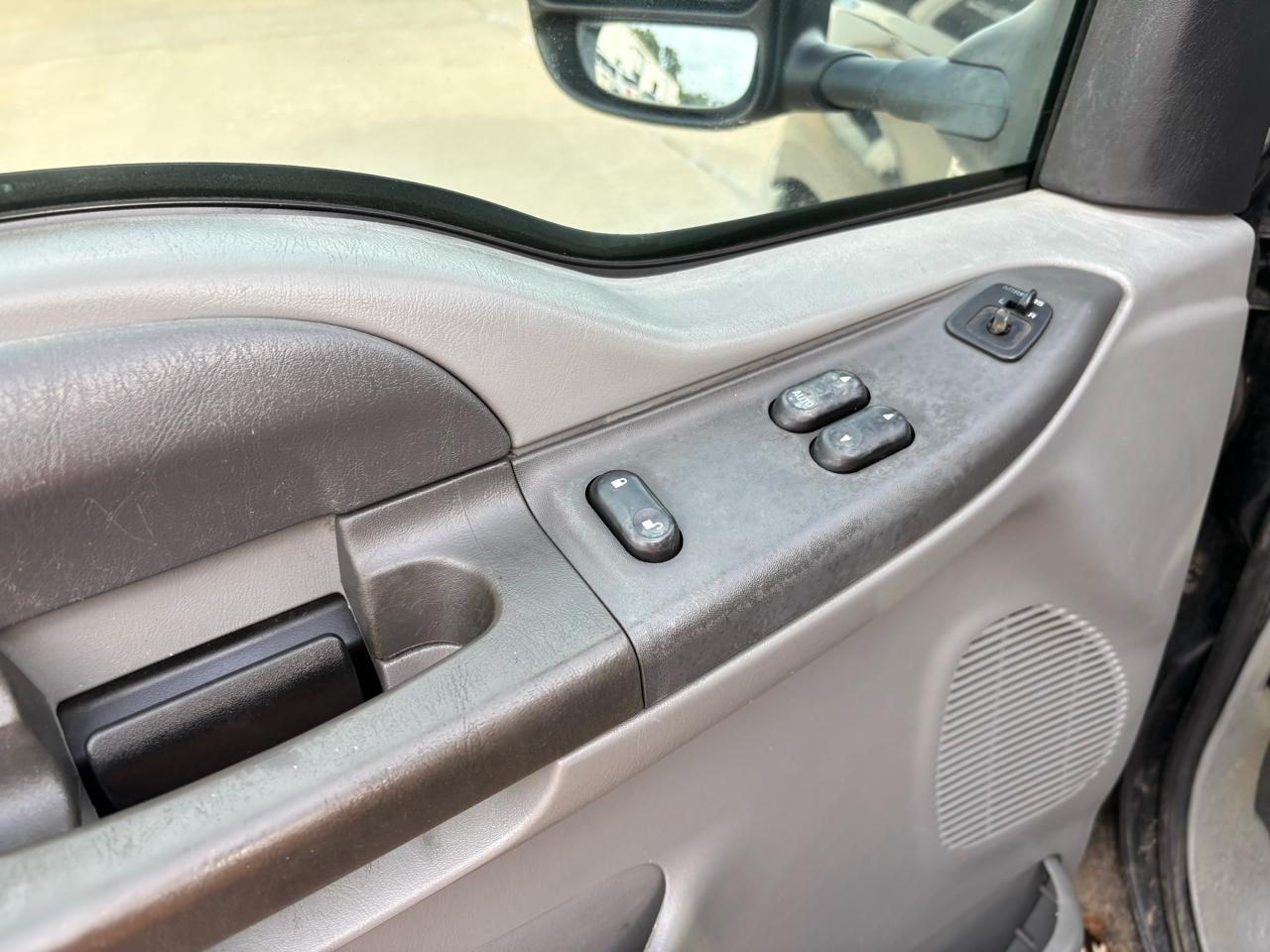 Ford Super Duty F-250 Supercab 142" XLT 2003