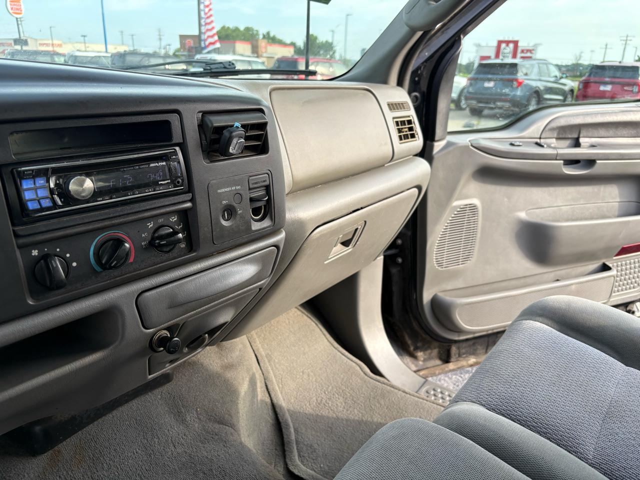 Ford Super Duty F-250 Supercab 142" XLT 2003