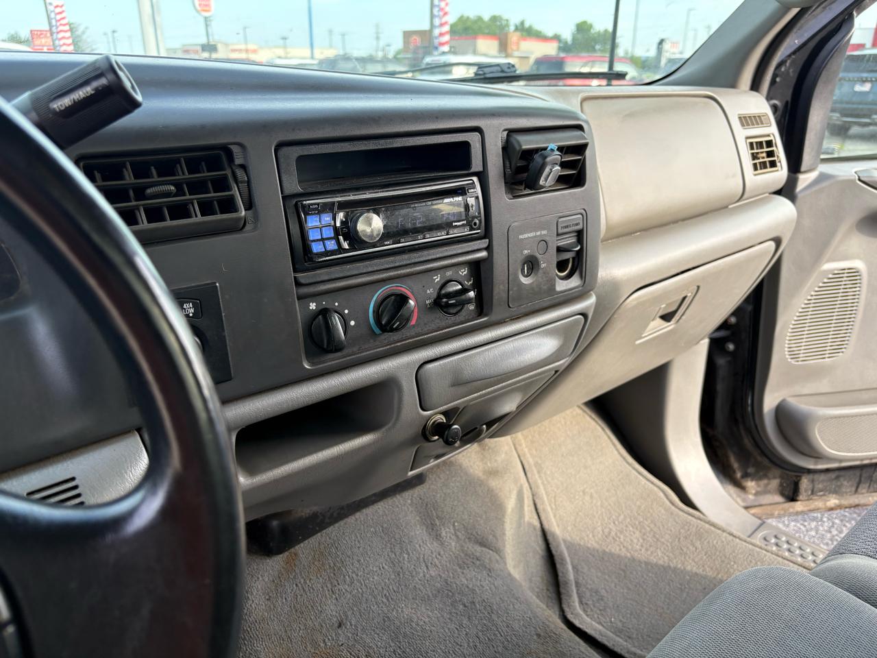 Ford Super Duty F-250 Supercab 142" XLT 2003