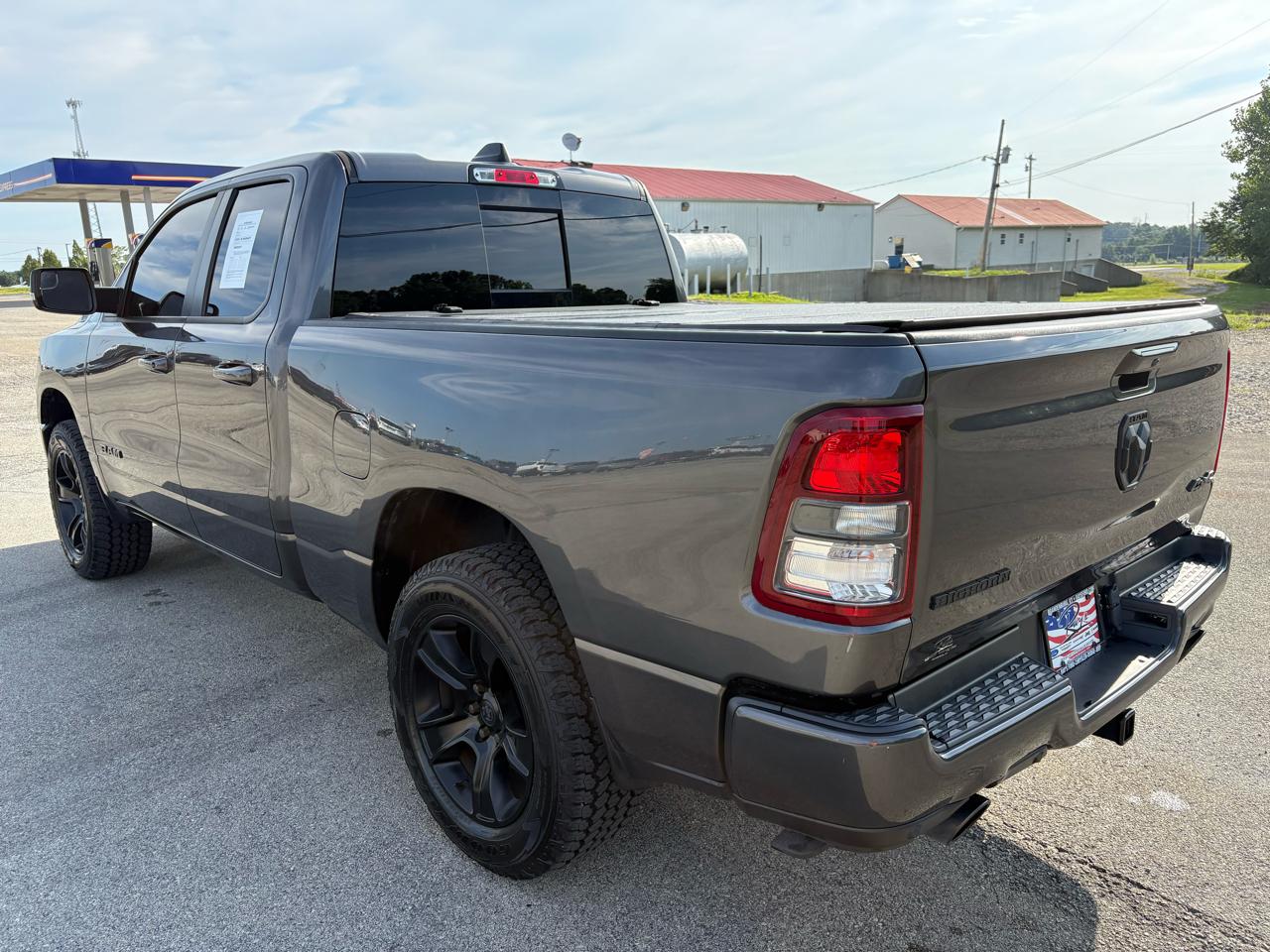 RAM 1500 Big Horn 4x4 Quad Cab 6'4" Box 2022