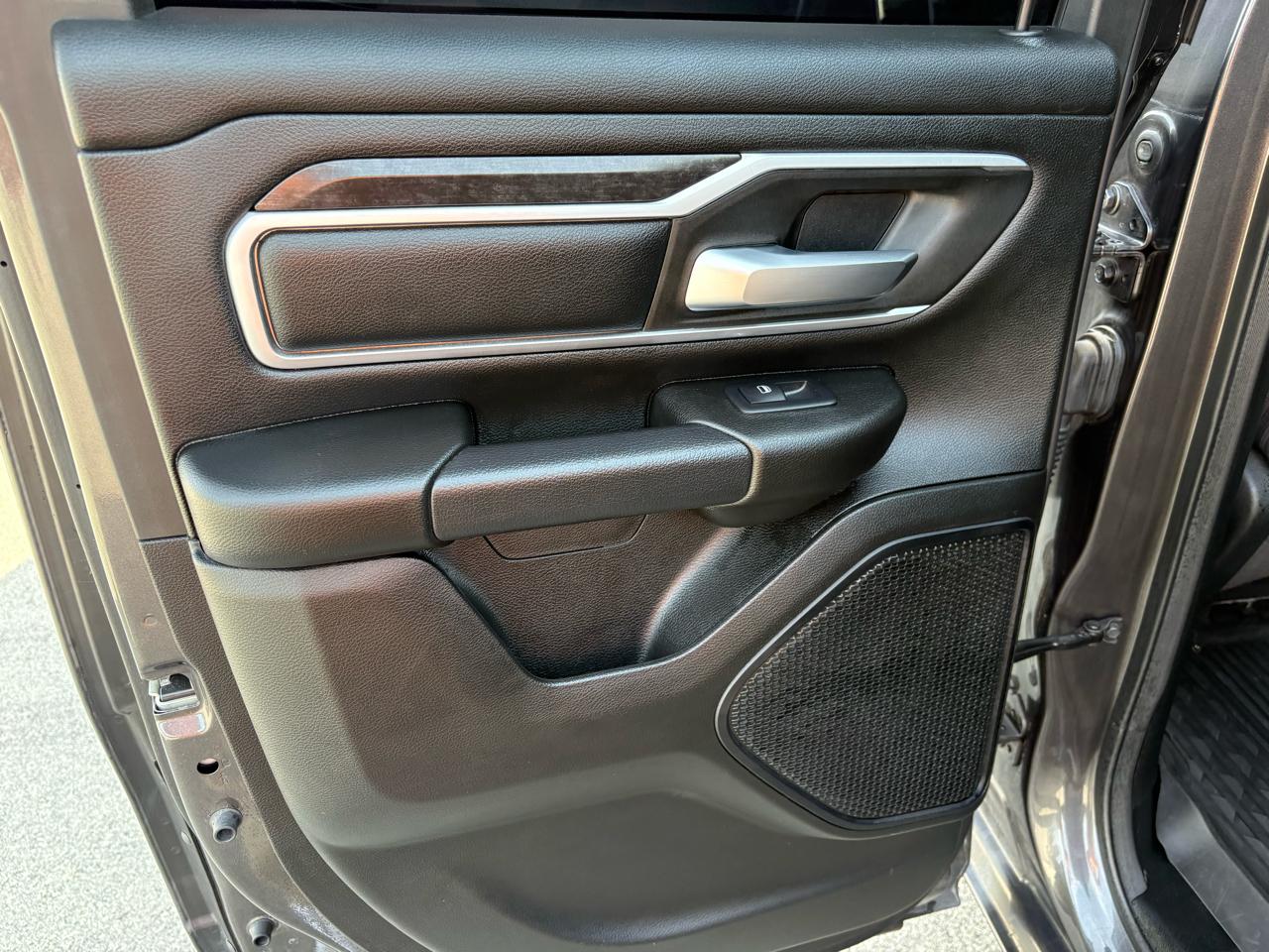 RAM 1500 Big Horn 4x4 Quad Cab 6'4" Box 2022