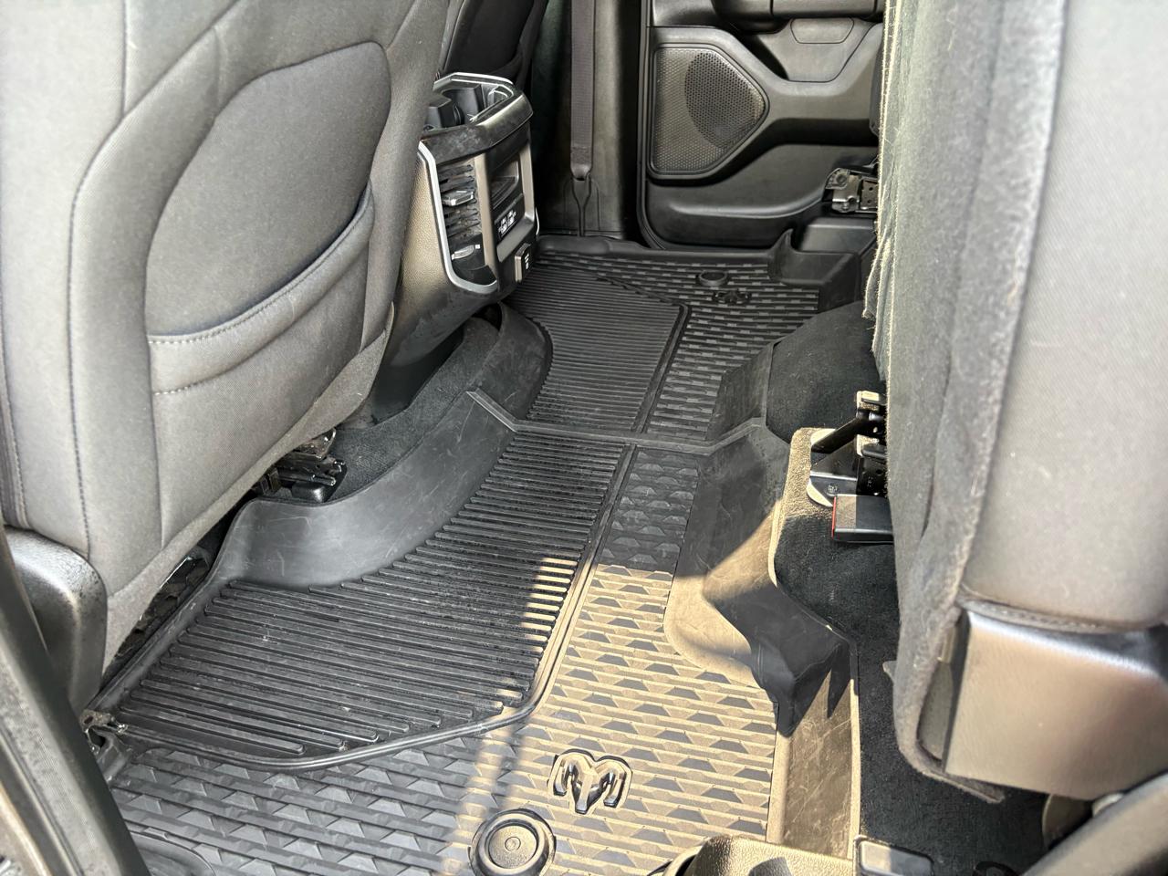 RAM 1500 Big Horn 4x4 Quad Cab 6'4" Box 2022