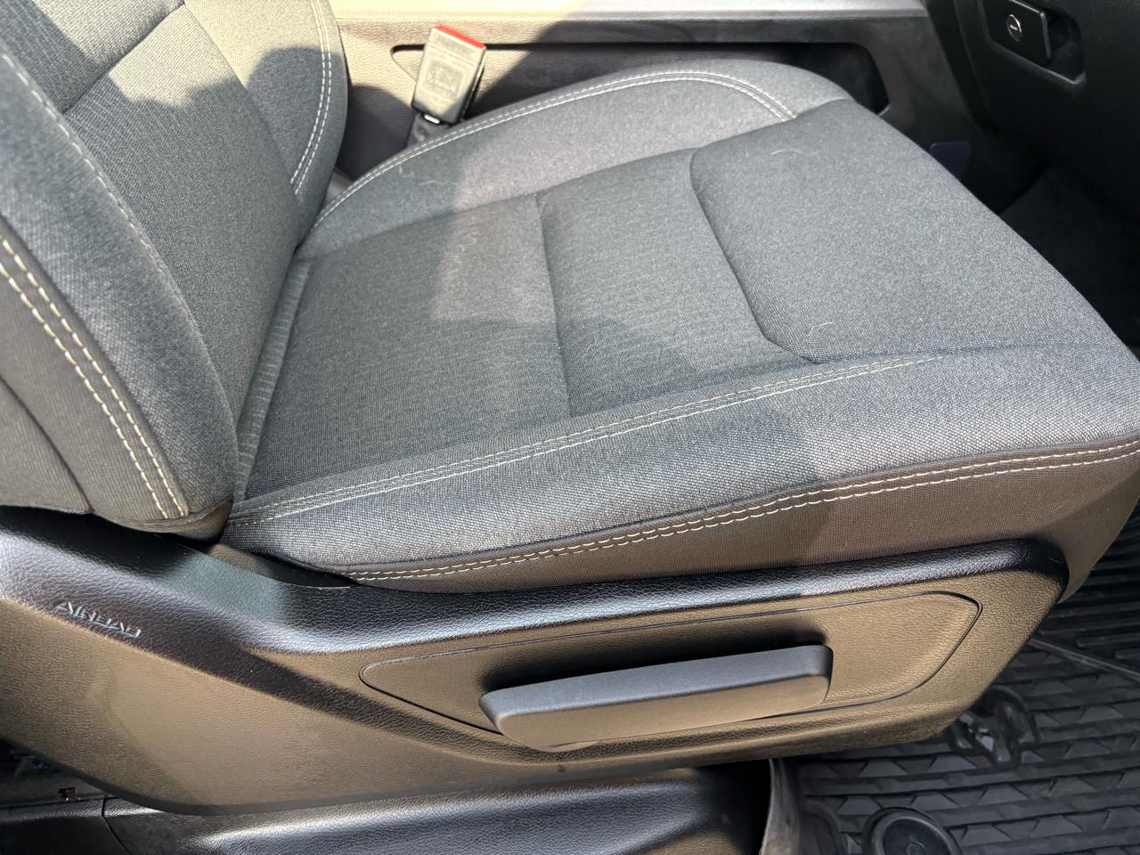 RAM 1500 Big Horn 4x4 Quad Cab 6'4" Box 2022