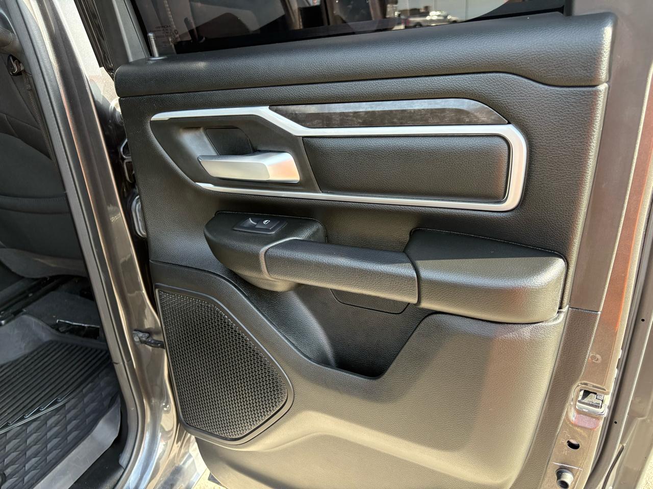 RAM 1500 Big Horn 4x4 Quad Cab 6'4" Box 2022