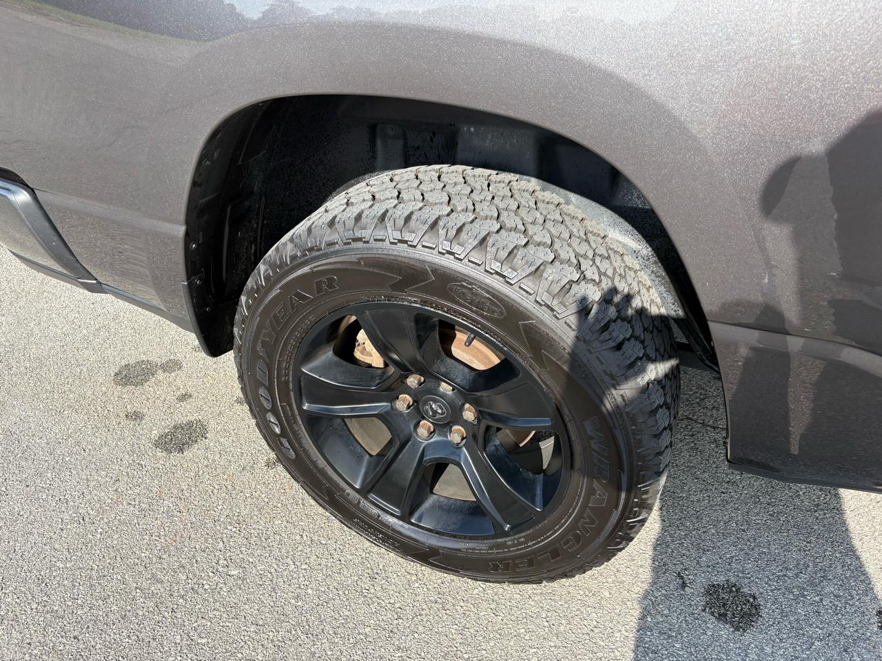 RAM 1500 Big Horn 4x4 Quad Cab 6'4" Box 2022