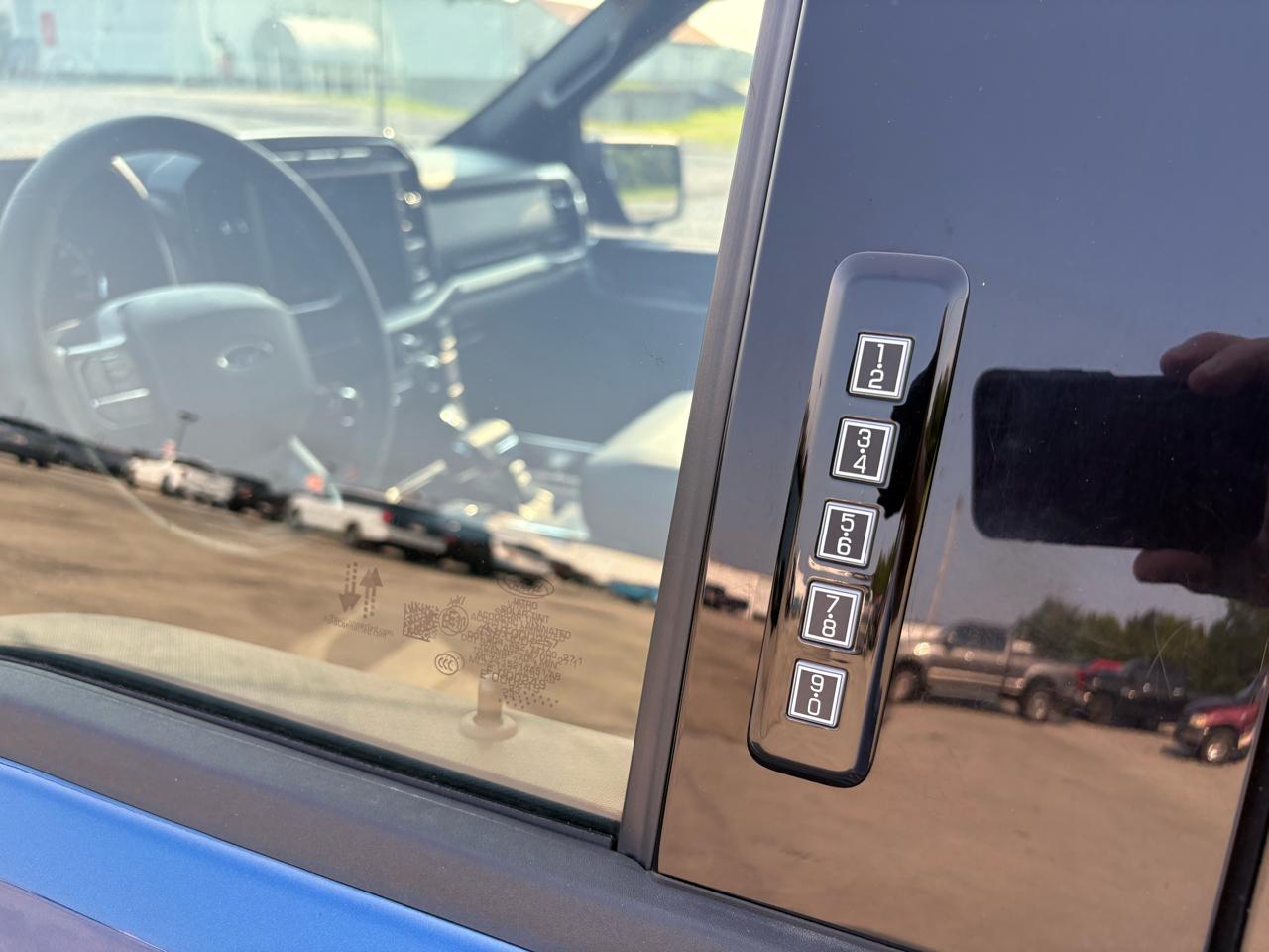 Ford F-150 4WD SuperCrew 145" XLT 2023