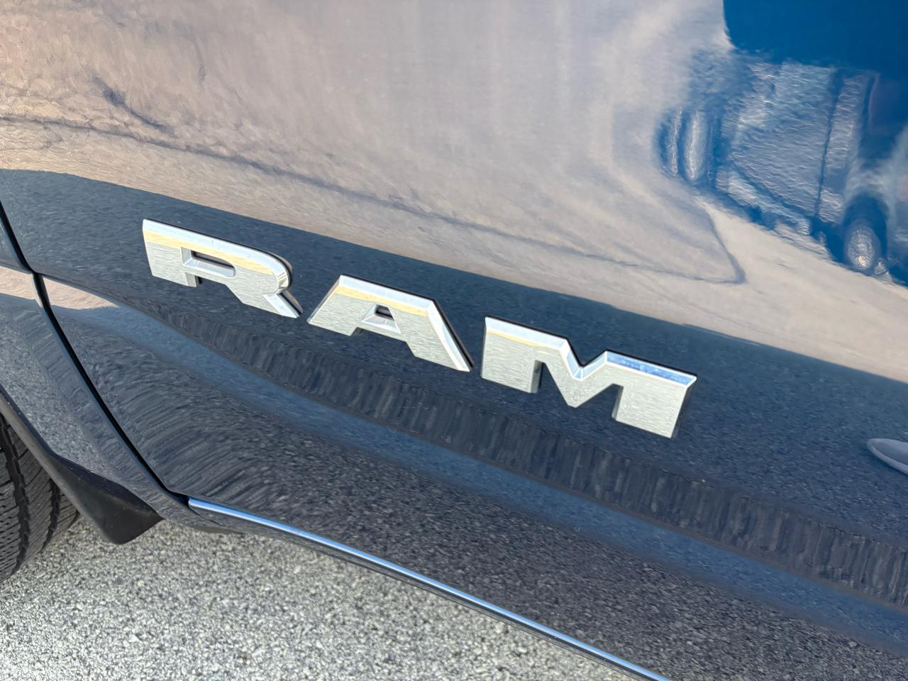 RAM 1500 Big Horn 4x4 Crew Cab 5'7" Box 2023