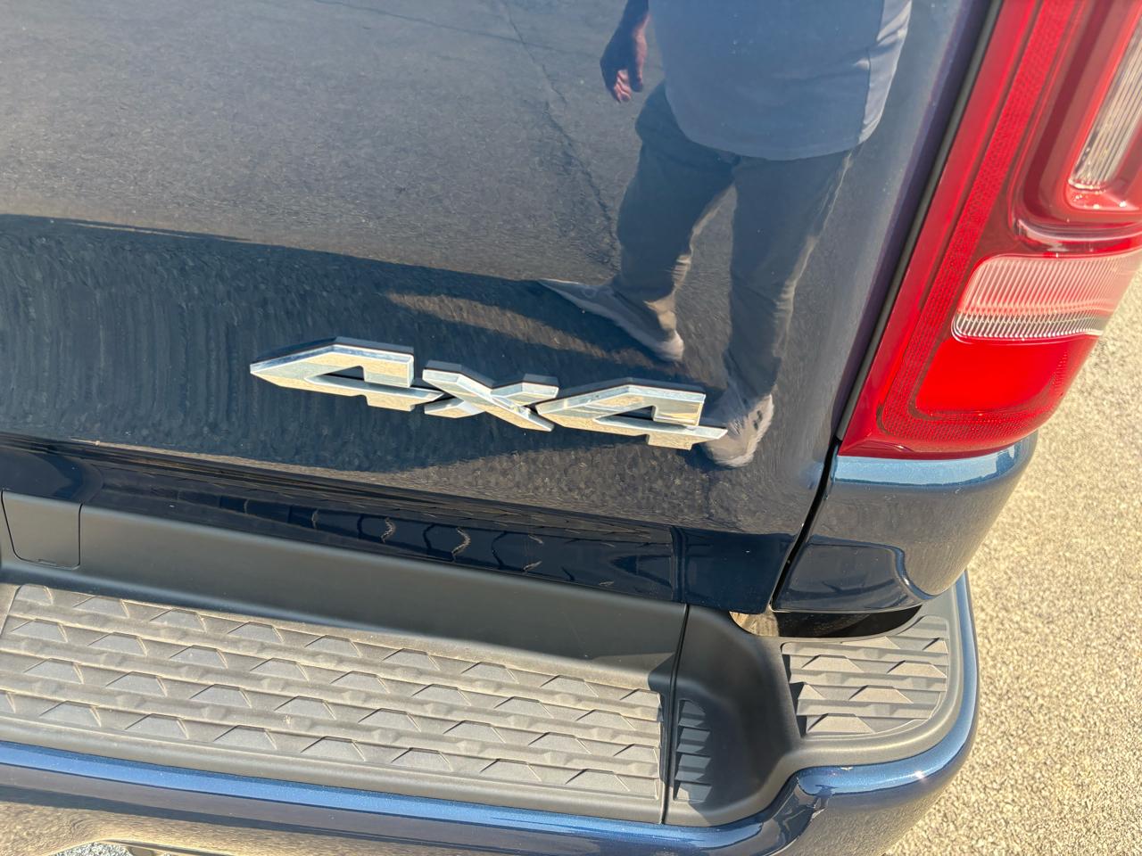 RAM 1500 Big Horn 4x4 Crew Cab 5'7" Box 2023