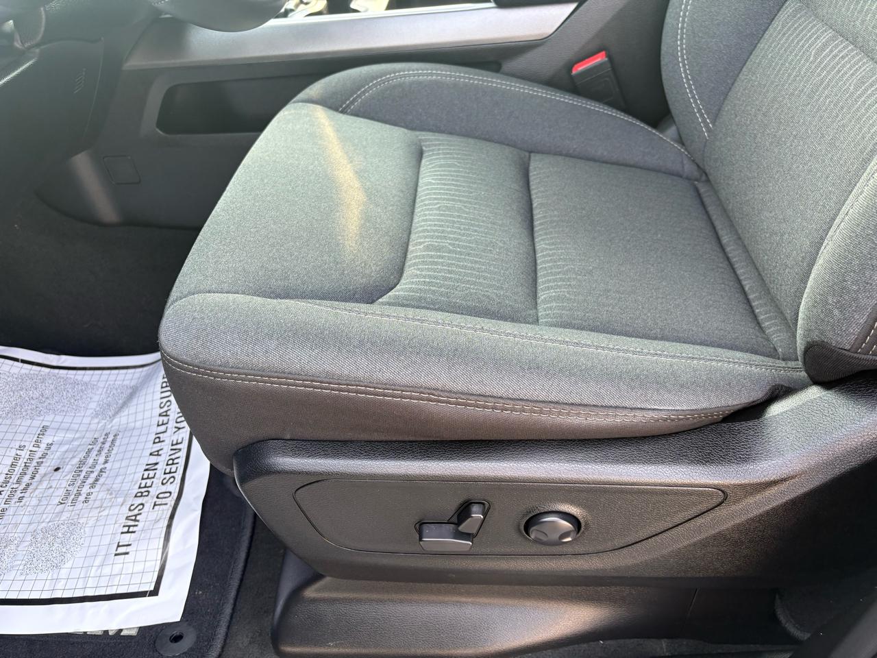 RAM 1500 Big Horn 4x4 Crew Cab 5'7" Box 2023