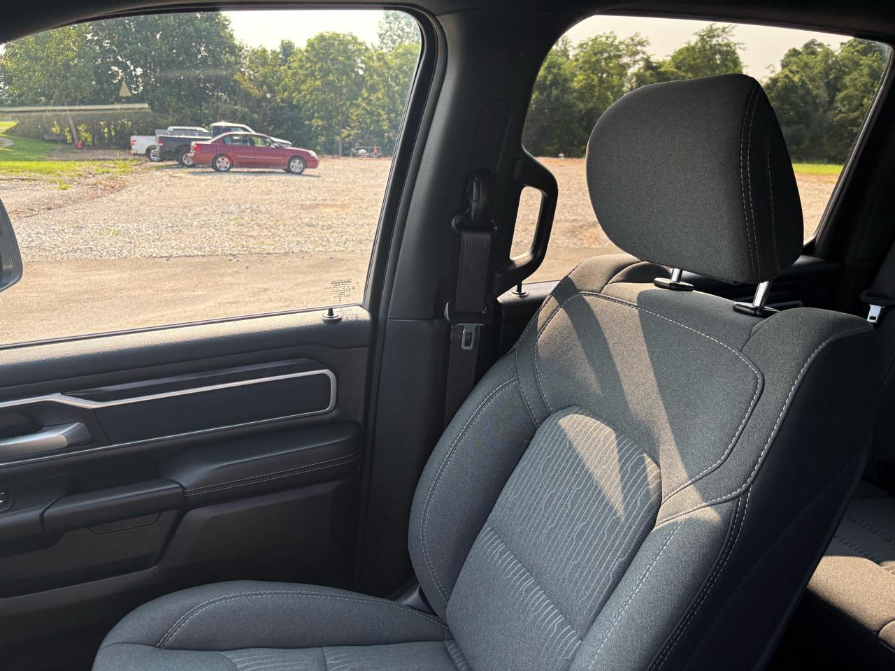 RAM 1500 Big Horn 4x4 Crew Cab 5'7" Box 2023