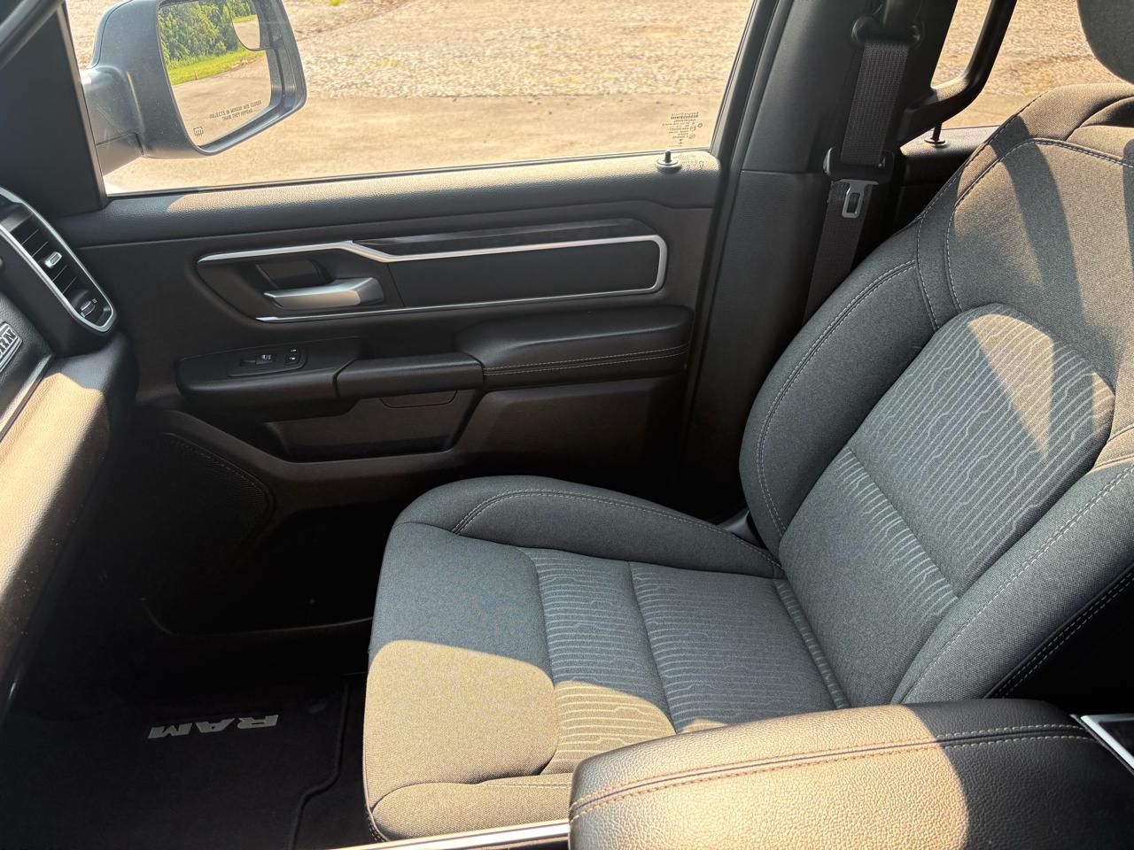RAM 1500 Big Horn 4x4 Crew Cab 5'7" Box 2023