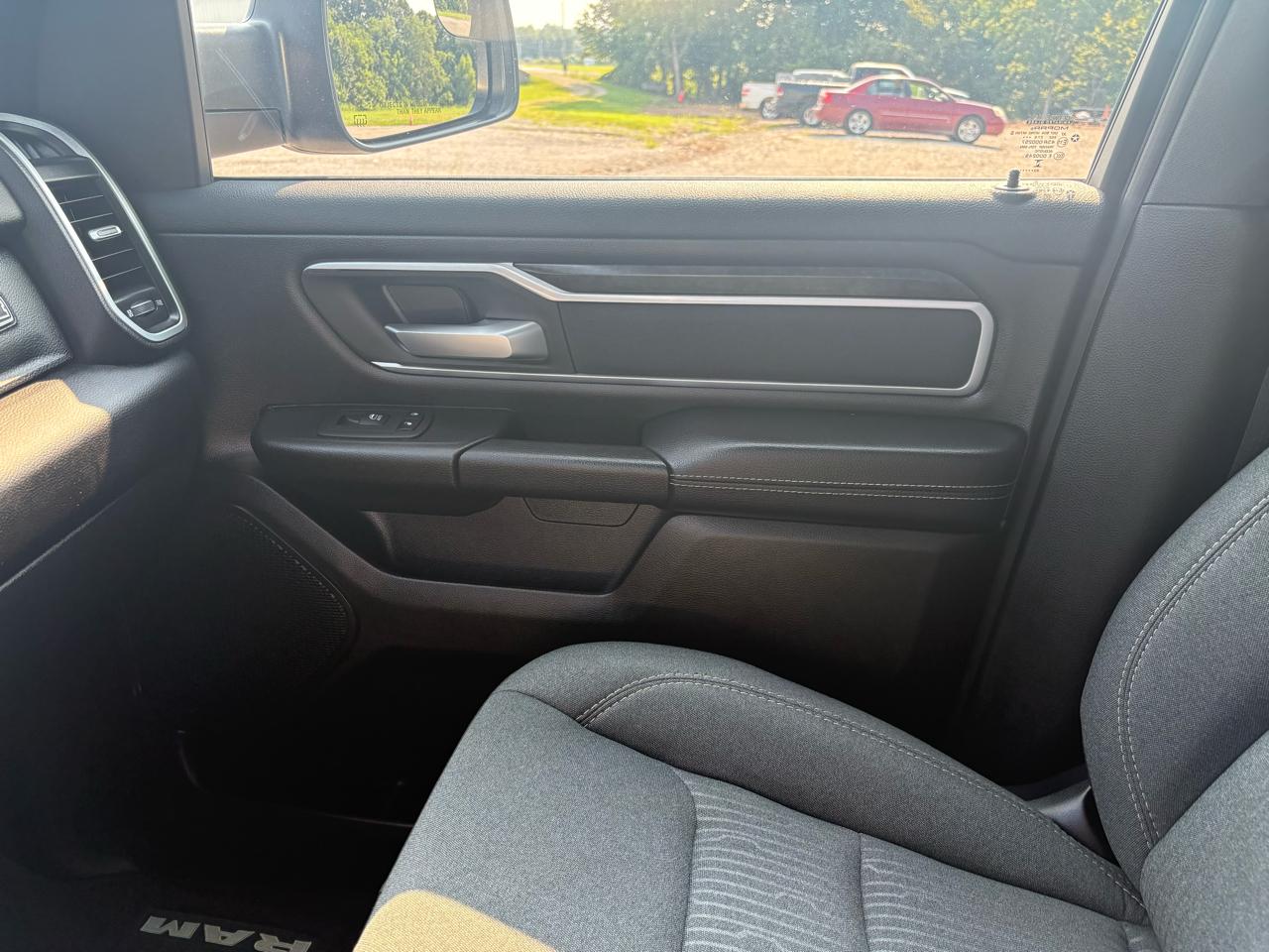 RAM 1500 Big Horn 4x4 Crew Cab 5'7" Box 2023