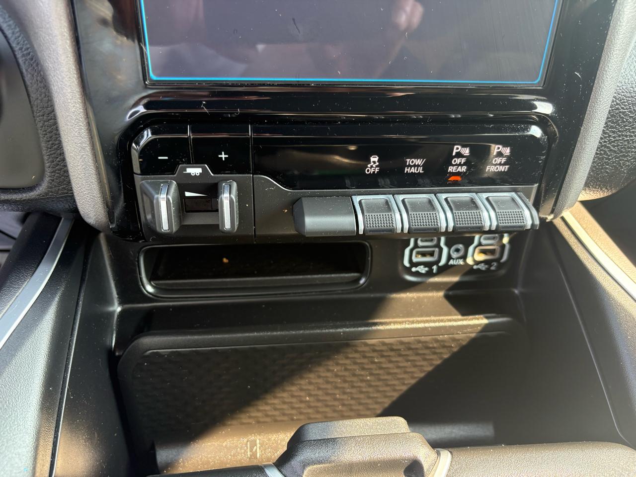 RAM 1500 Big Horn 4x4 Crew Cab 5'7" Box 2023