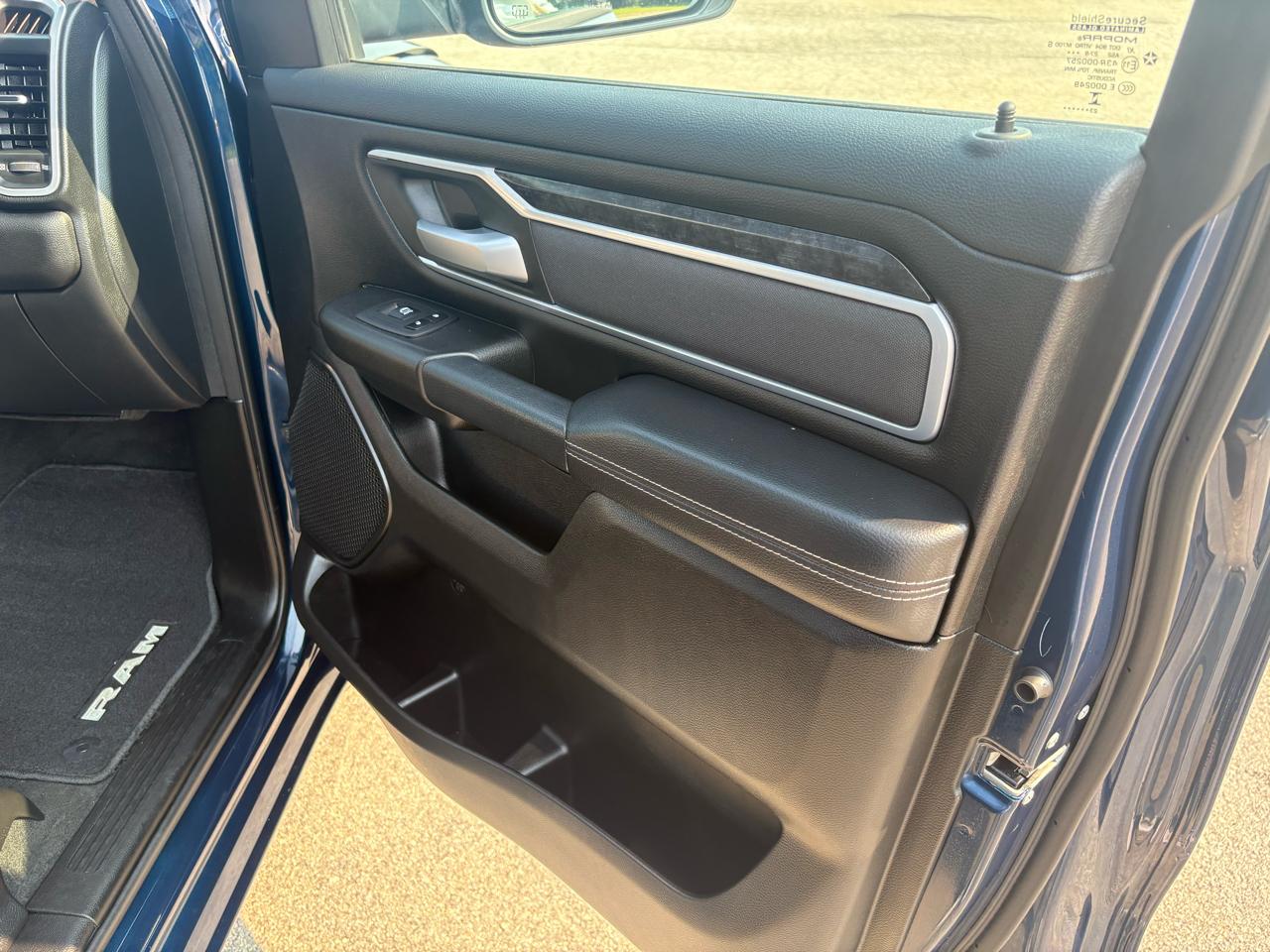 RAM 1500 Big Horn 4x4 Crew Cab 5'7" Box 2023