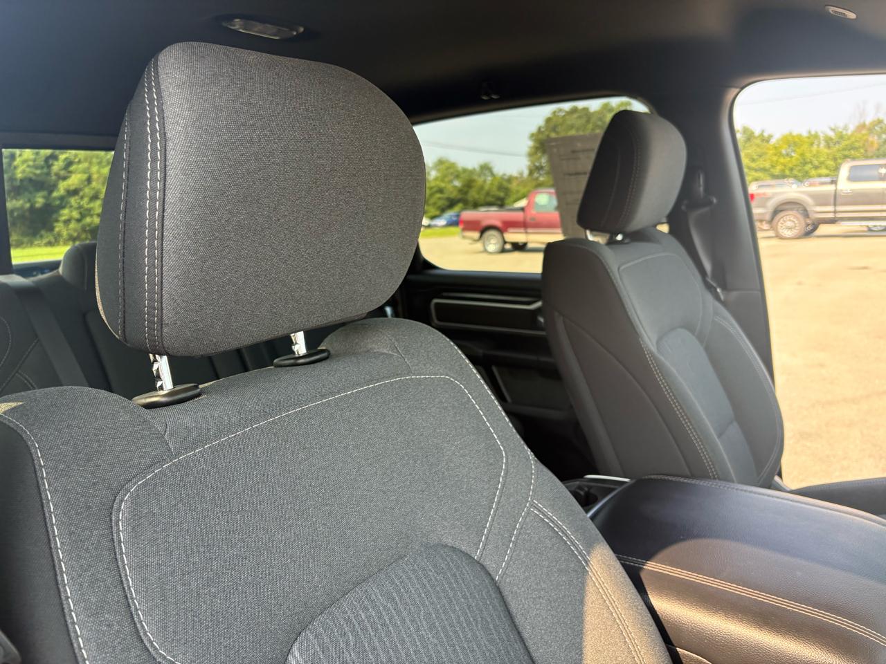 RAM 1500 Big Horn 4x4 Crew Cab 5'7" Box 2023