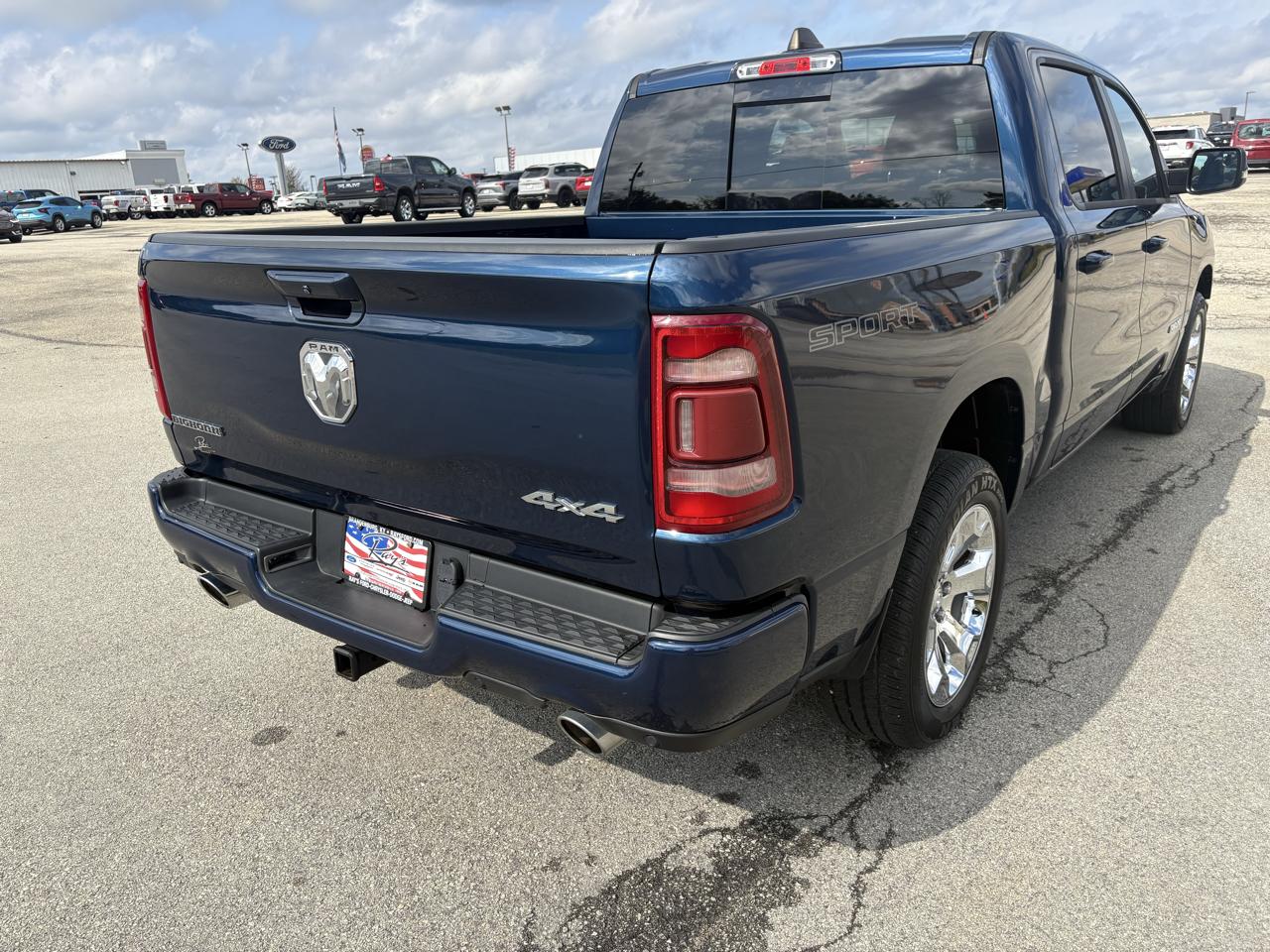 RAM 1500 Big Horn 4x4 Crew Cab 5'7" Box 2023
