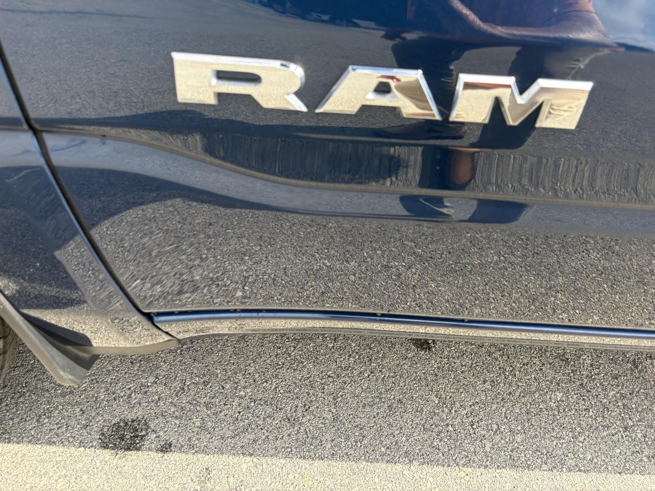 RAM 1500 Big Horn 4x4 Crew Cab 5'7" Box 2023
