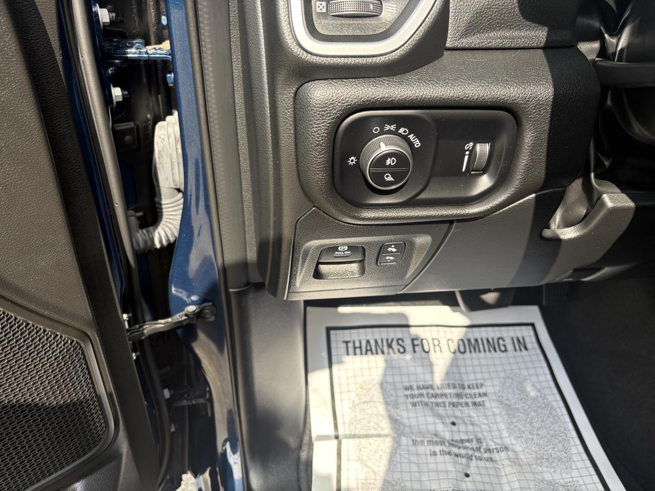 RAM 1500 Big Horn 4x4 Crew Cab 5'7" Box 2023