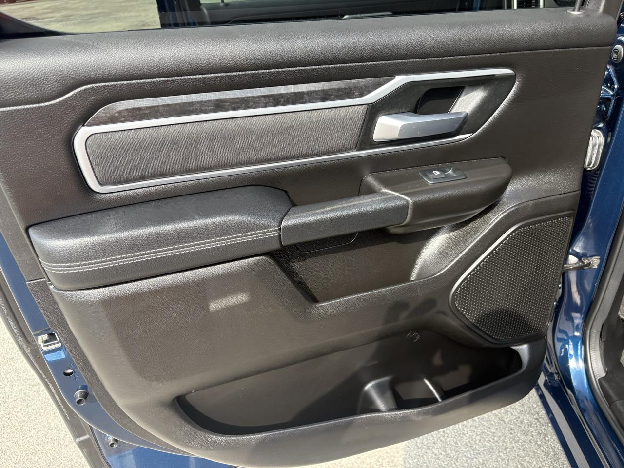 RAM 1500 Big Horn 4x4 Crew Cab 5'7" Box 2023