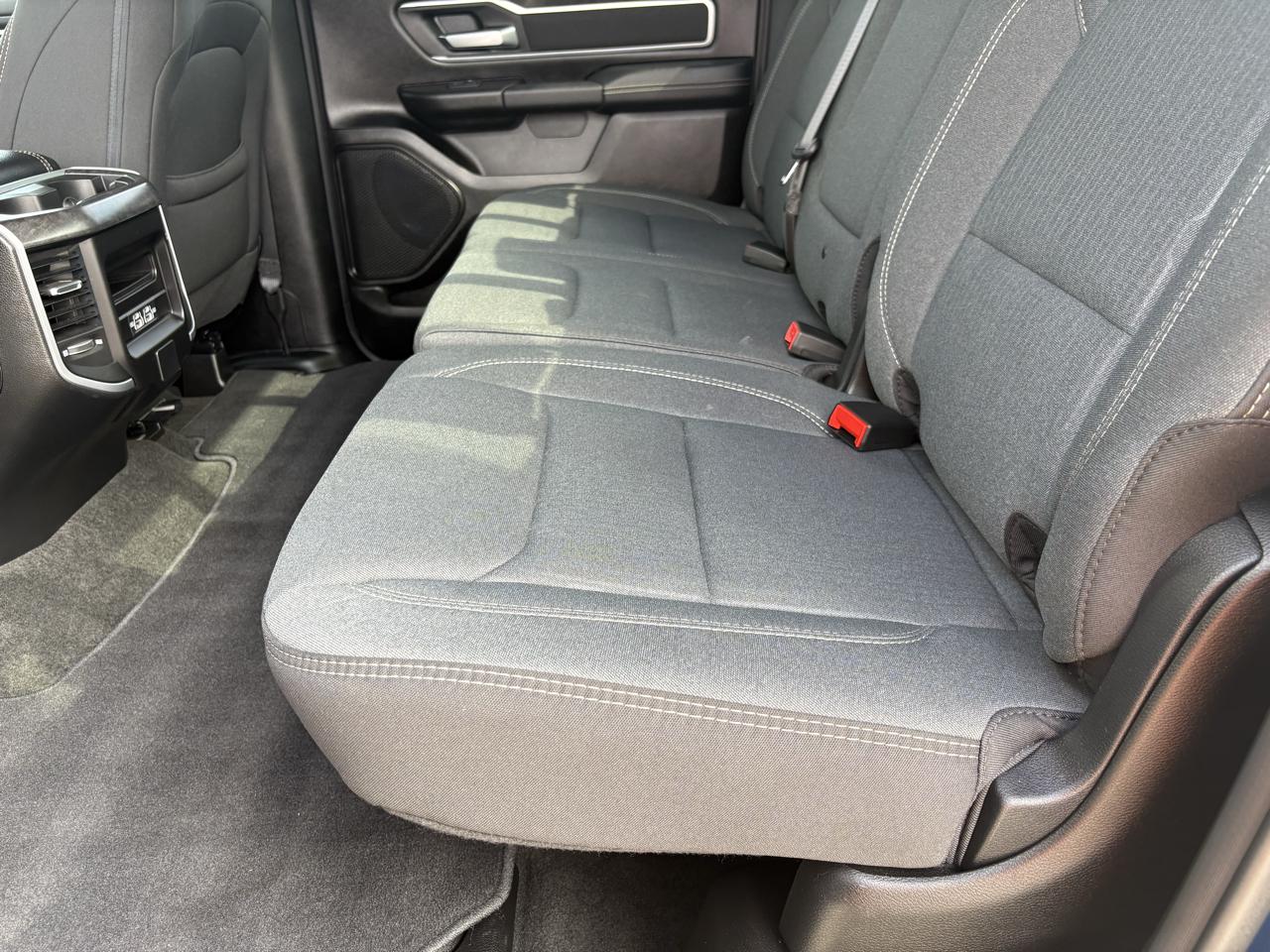RAM 1500 Big Horn 4x4 Crew Cab 5'7" Box 2023