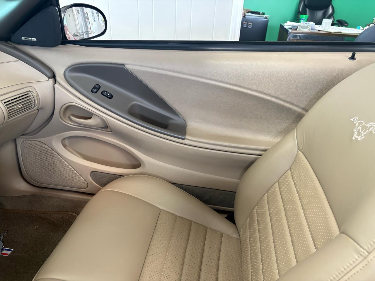 Ford Mustang 2dr Conv GT Deluxe 2004