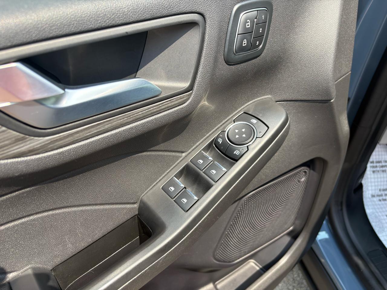 Ford Escape Platinum AWD 2024