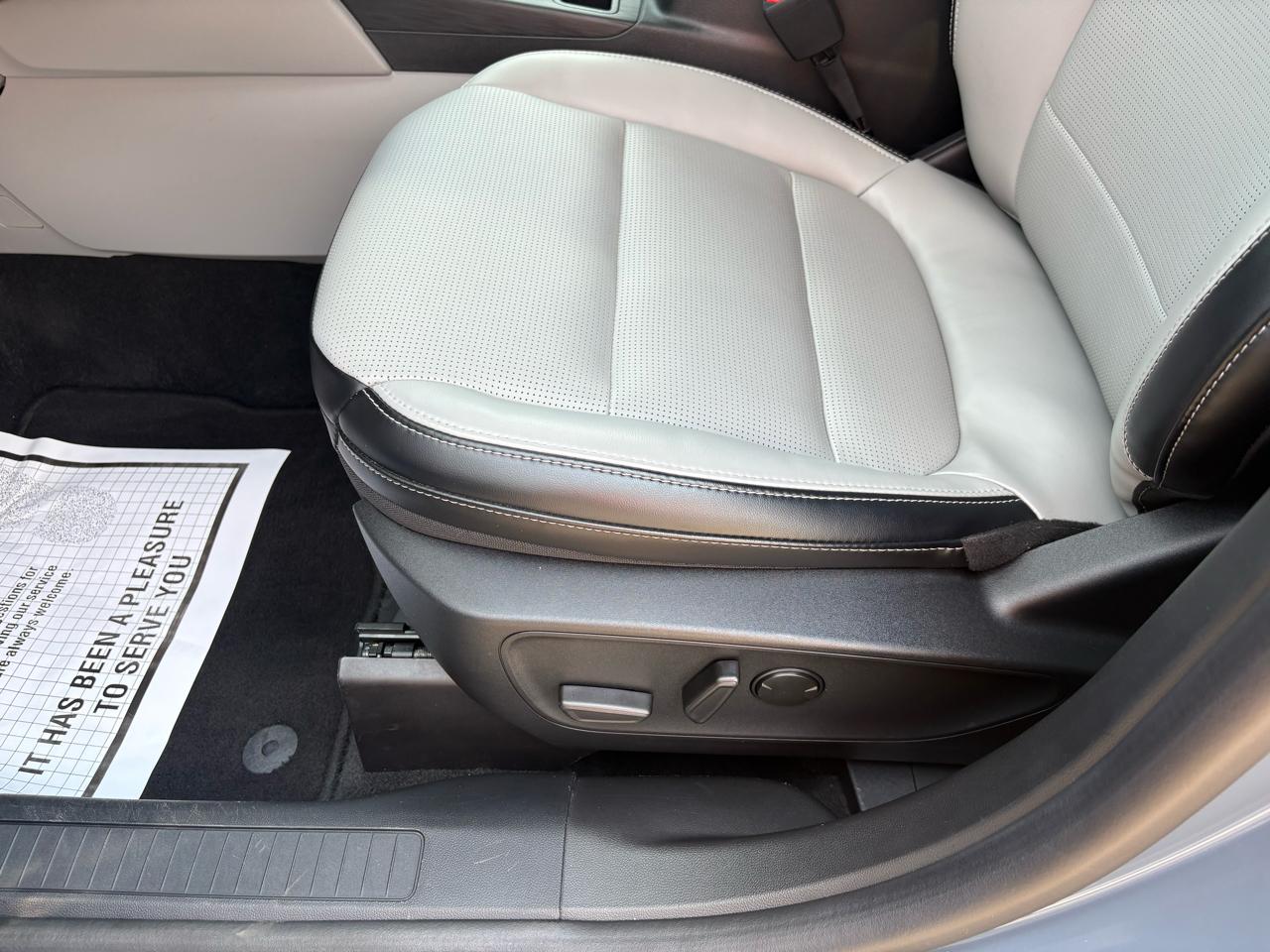 Ford Escape Platinum AWD 2024