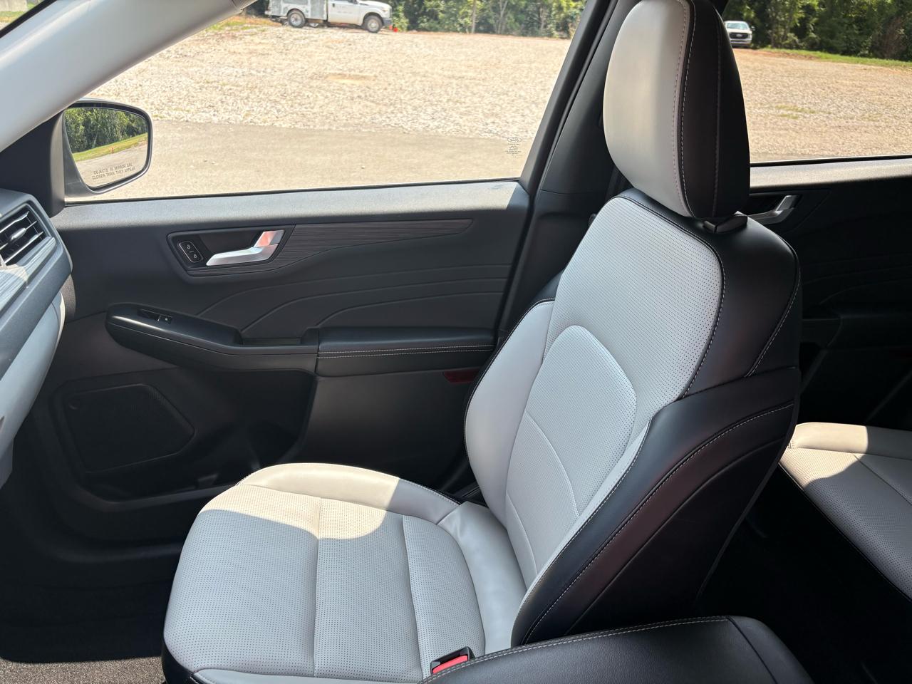 Ford Escape Platinum AWD 2024