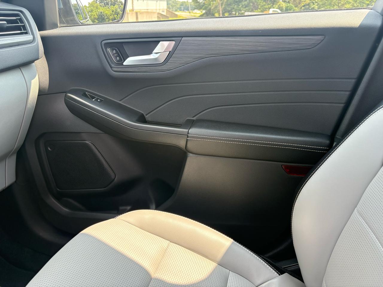 Ford Escape Platinum AWD 2024