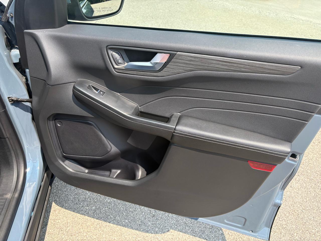 Ford Escape Platinum AWD 2024