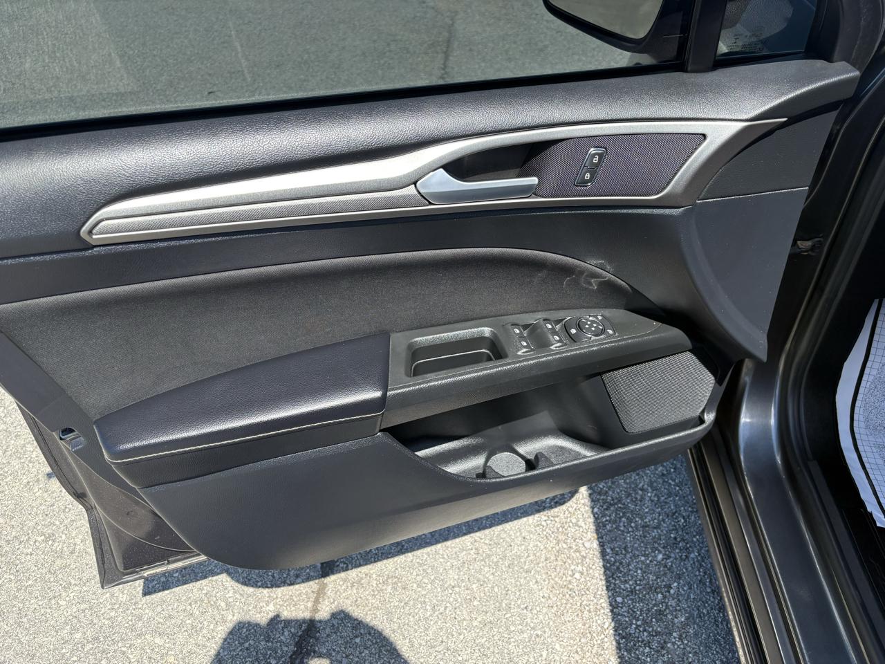 Ford Fusion SE FWD 2019