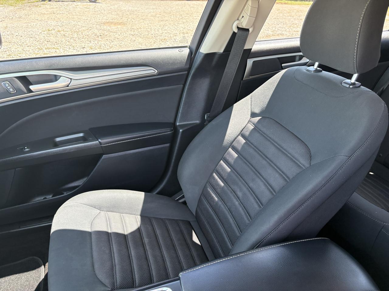 Ford Fusion SE FWD 2019