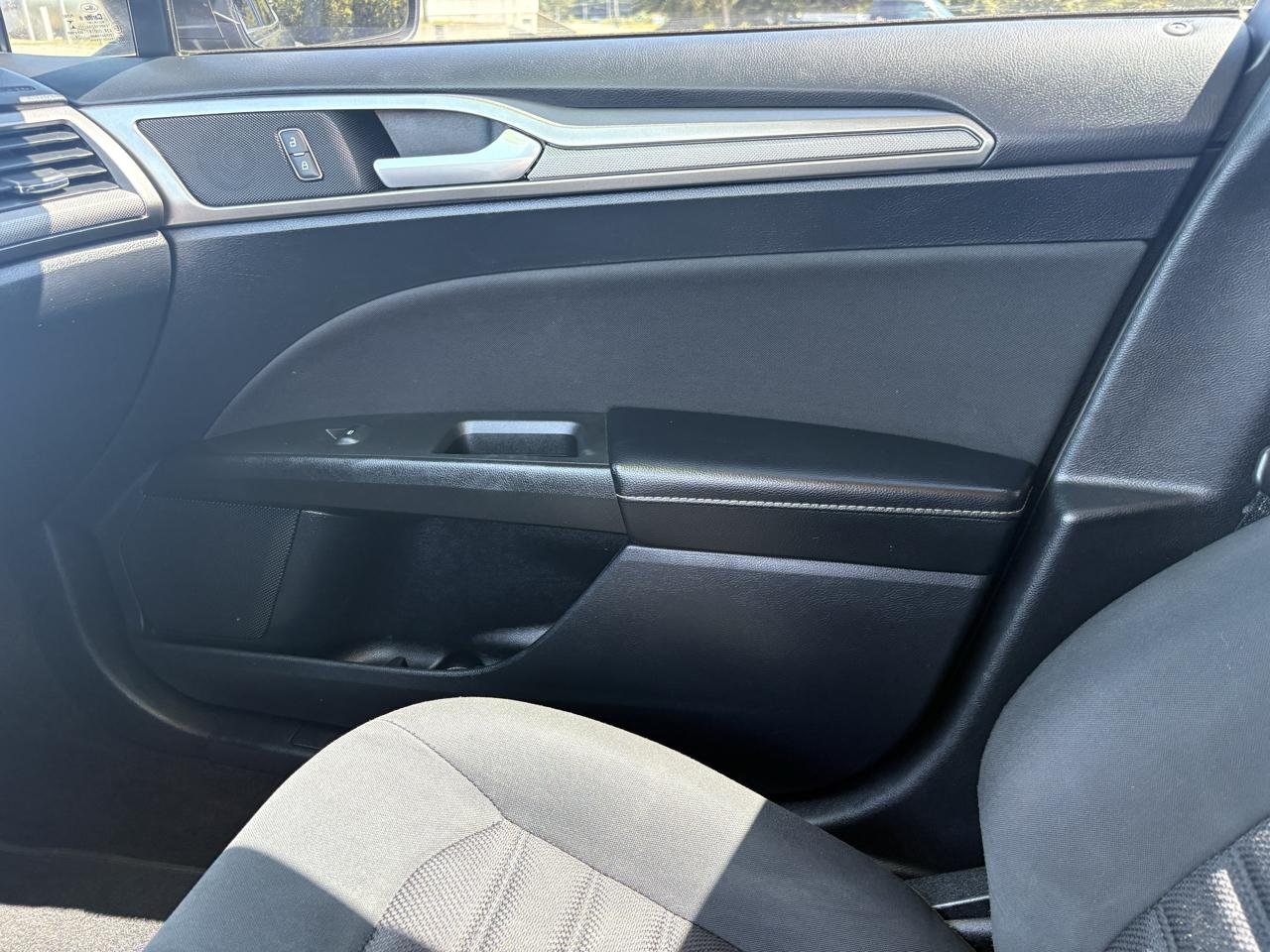 Ford Fusion SE FWD 2019