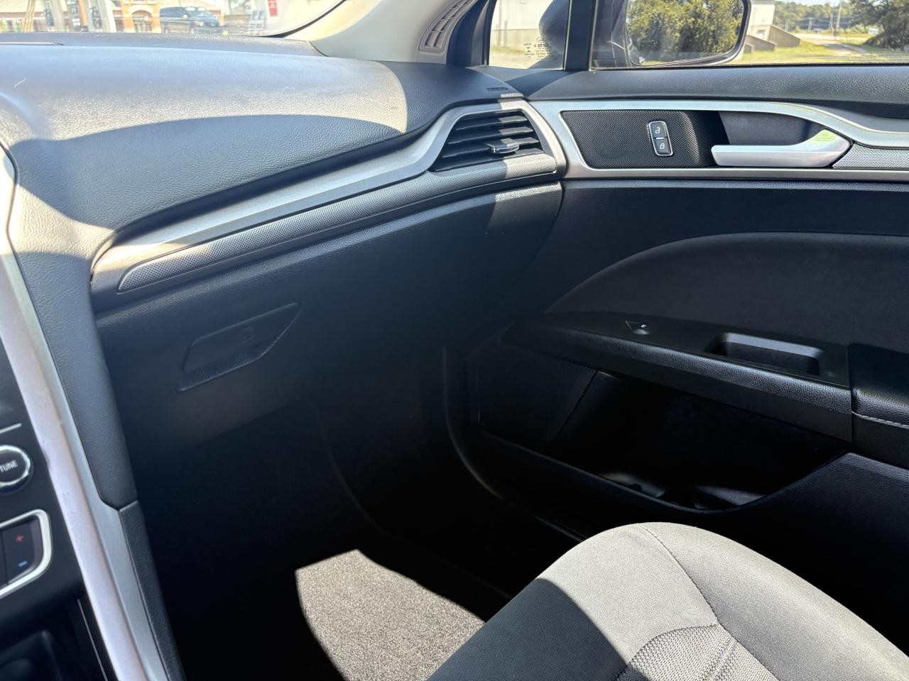 Ford Fusion SE FWD 2019