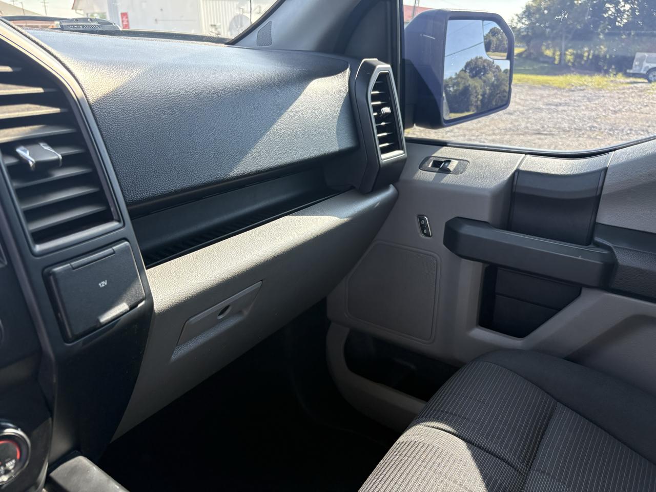 Ford F-150 4WD SuperCrew 145" STX 2019