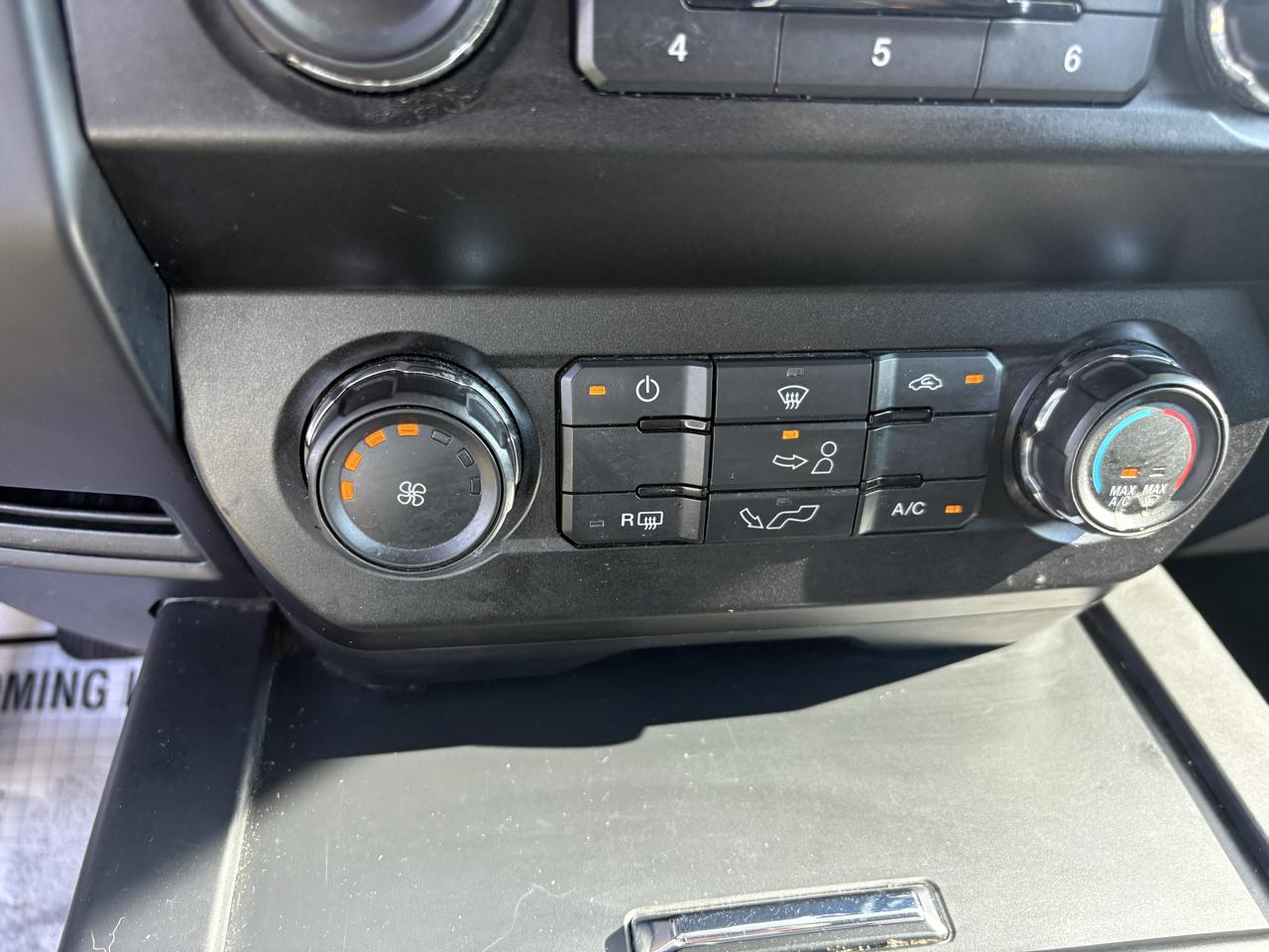 Ford F-150 4WD SuperCrew 145" STX 2019