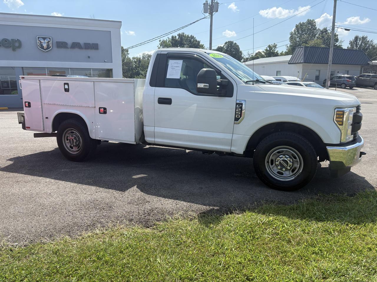 Ford Super Duty F-250 SRW 2WD Reg Cab 137" XL 2019