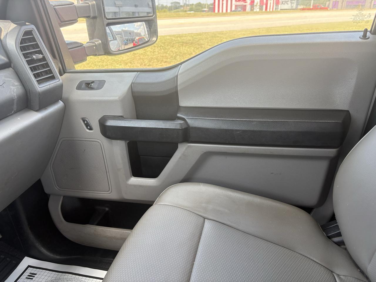 Ford Super Duty F-250 SRW 2WD Reg Cab 137" XL 2019