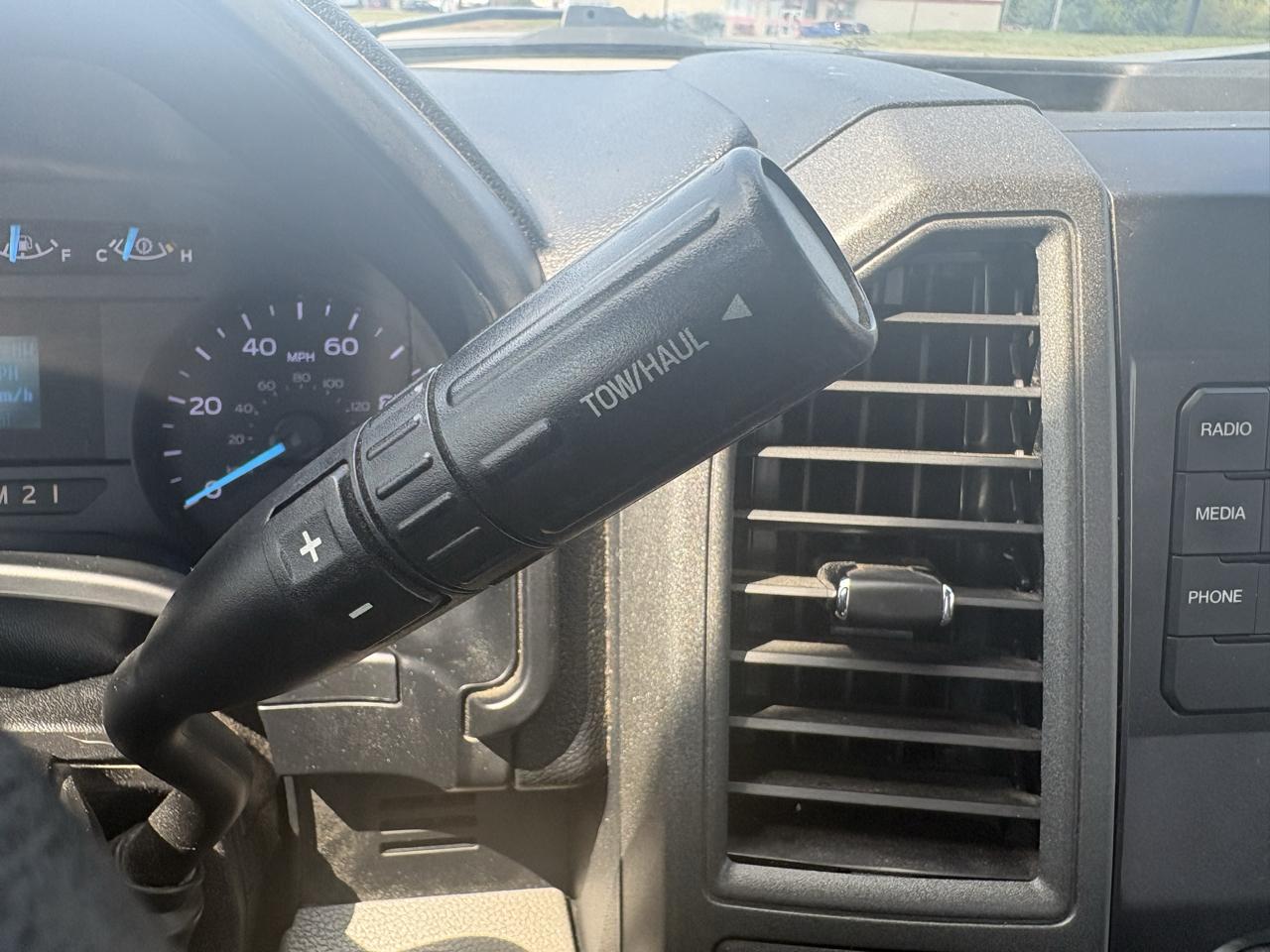 Ford Super Duty F-250 SRW 2WD Reg Cab 137" XL 2019