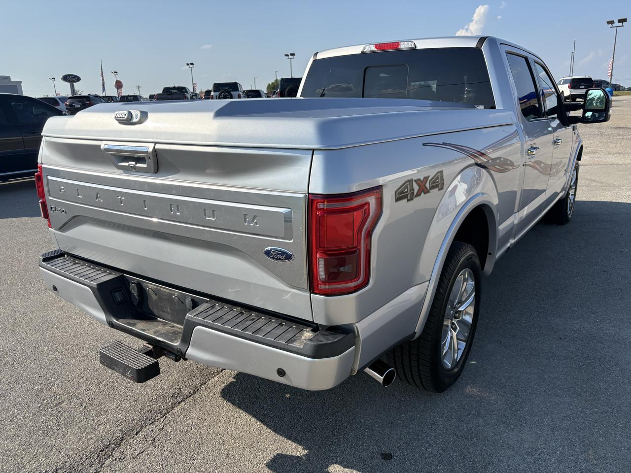 Ford F-150 4WD SuperCrew 157" Lariat w/HD Payload Pkg 2015