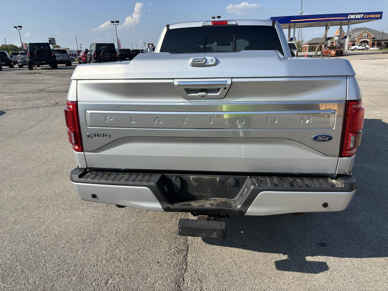 Ford F-150 4WD SuperCrew 157" Lariat w/HD Payload Pkg 2015