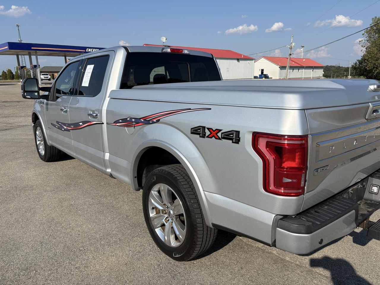 Ford F-150 4WD SuperCrew 157" Lariat w/HD Payload Pkg 2015
