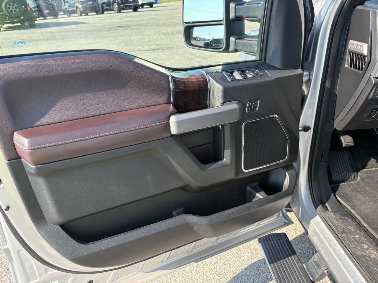Ford F-150 4WD SuperCrew 157" Lariat w/HD Payload Pkg 2015