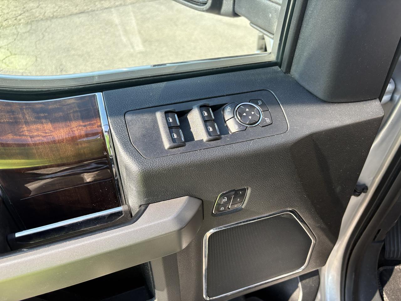 Ford F-150 4WD SuperCrew 157" Lariat w/HD Payload Pkg 2015