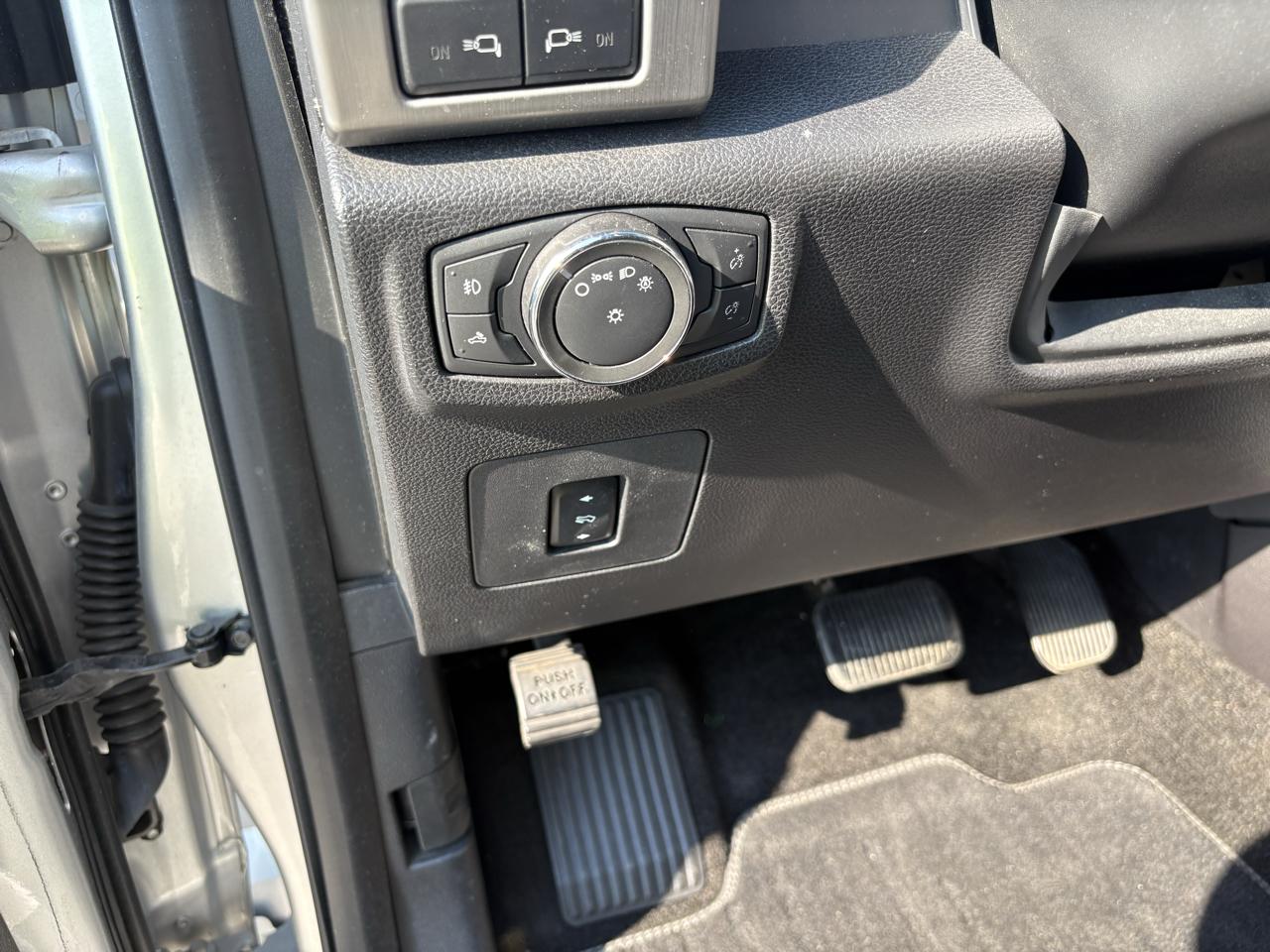Ford F-150 4WD SuperCrew 157" Lariat w/HD Payload Pkg 2015
