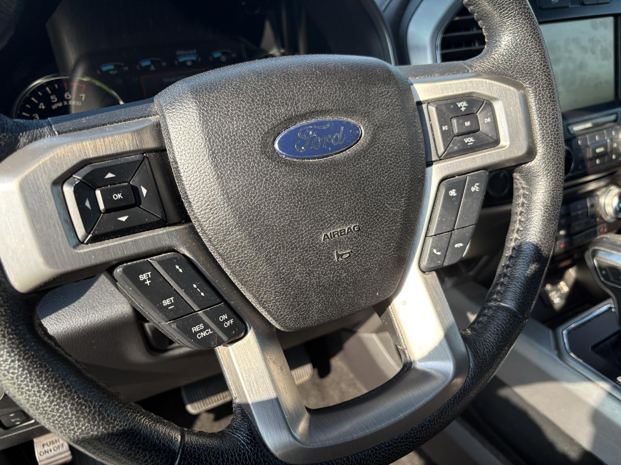 Ford F-150 4WD SuperCrew 157" Lariat w/HD Payload Pkg 2015