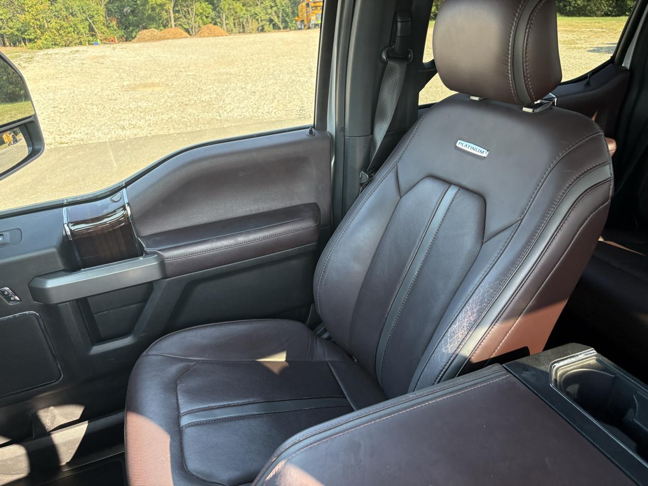 Ford F-150 4WD SuperCrew 157" Lariat w/HD Payload Pkg 2015