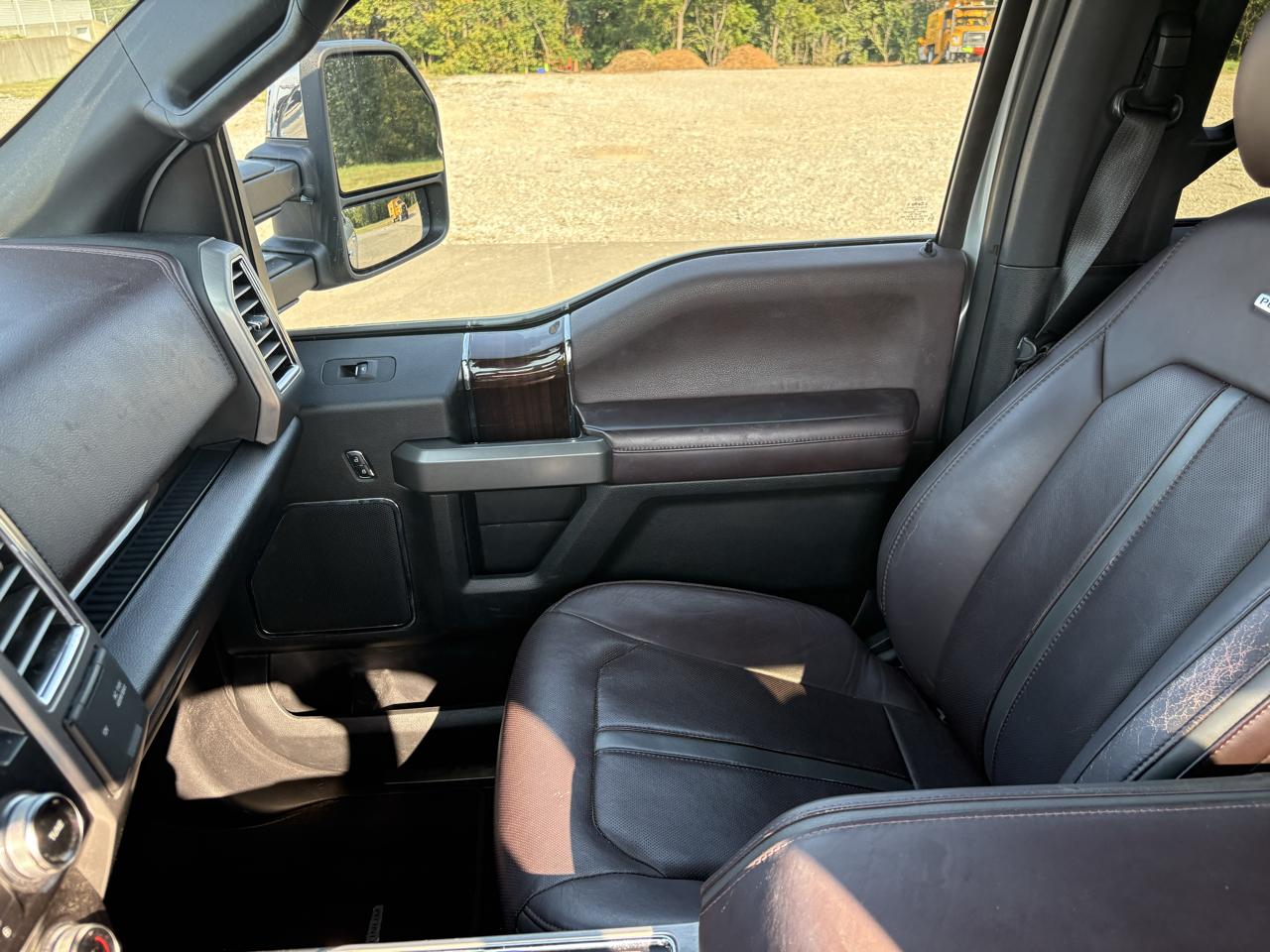 Ford F-150 4WD SuperCrew 157" Lariat w/HD Payload Pkg 2015