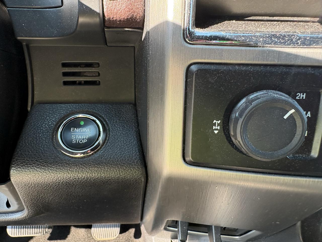 Ford F-150 4WD SuperCrew 157" Lariat w/HD Payload Pkg 2015