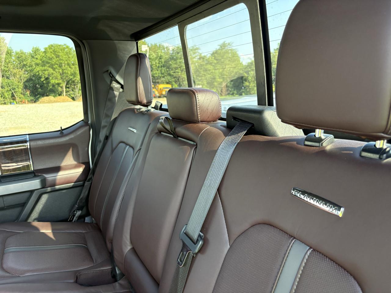 Ford F-150 4WD SuperCrew 157" Lariat w/HD Payload Pkg 2015